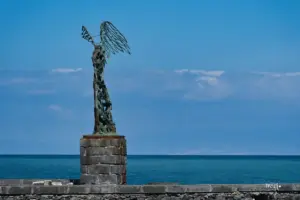 Die Eisenskulptur La Nike