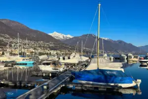Der Yachthafen von Locarno im Winterschlaf.
