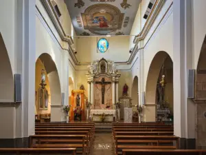 Blick in die aus dem 13. Jahrhundert stammende Kirche in Roccavivara