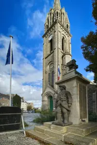 Ein Soldatendenkmal in Erinnerung an die beiden Weltkriege findet man in fast jedem französischen Dorf.